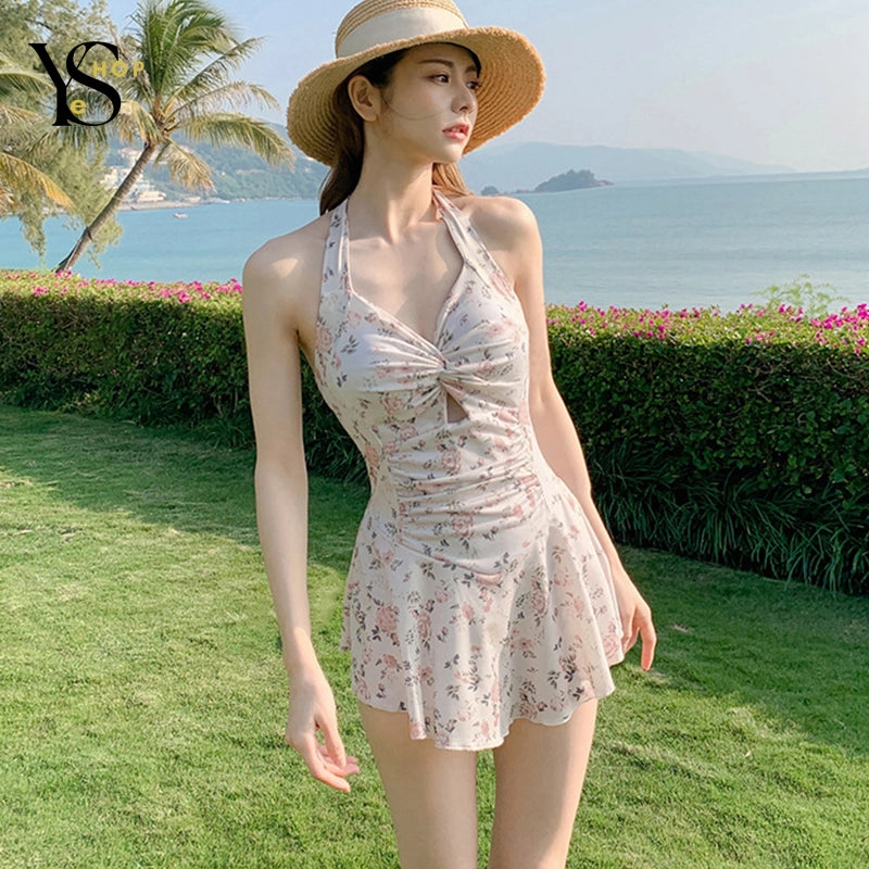 Restez dans l'ambiance estivale avec notre robe de plage pour un look doux et sexy | YeuroShop